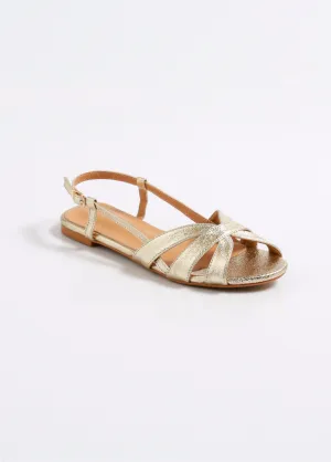 Chic flat sandals with straps