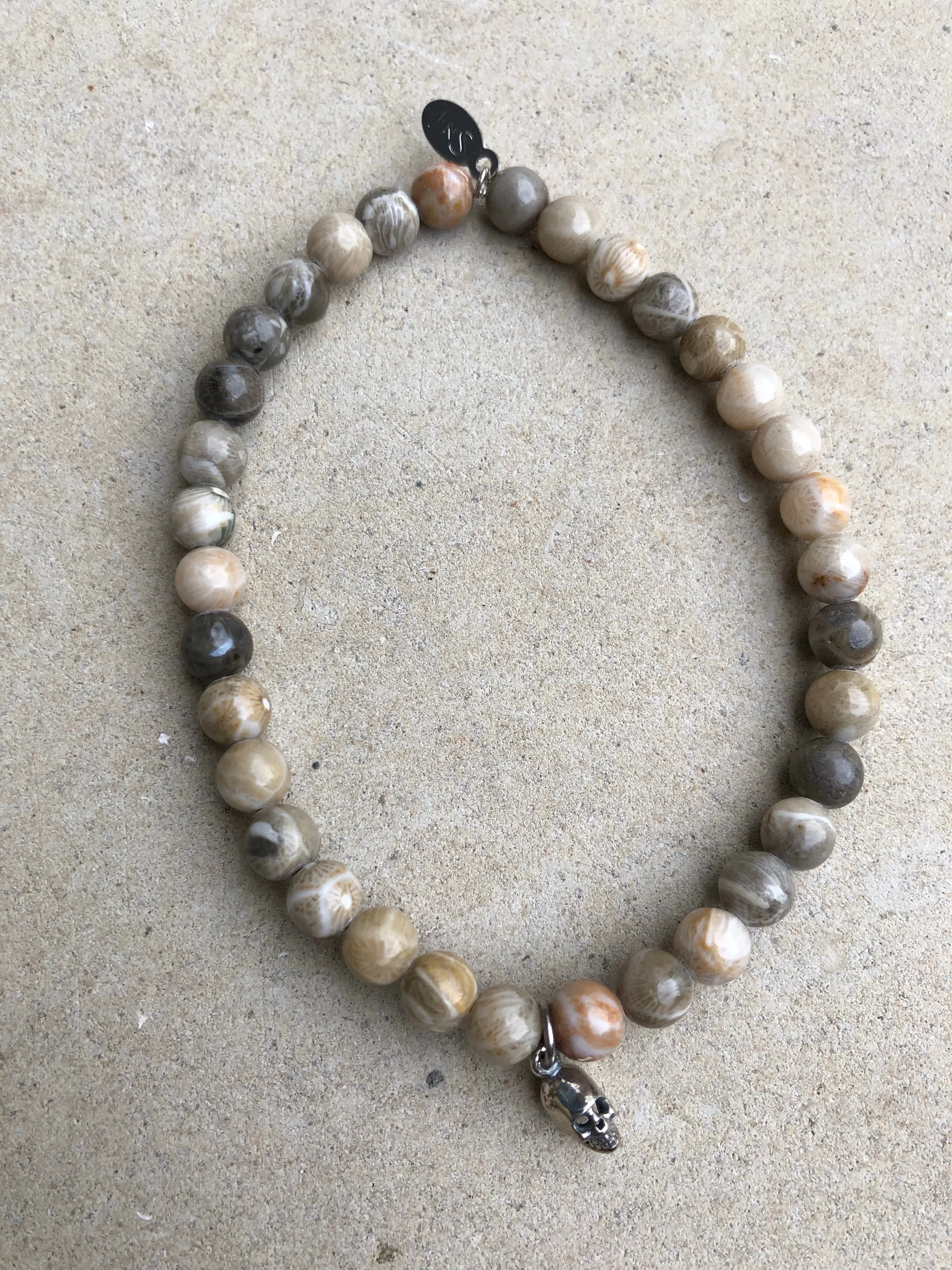 Mini Skull on Earth Grey Agate Bracelet ~ Homme