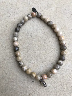 Mini Skull on Earth Grey Agate Bracelet ~ Homme