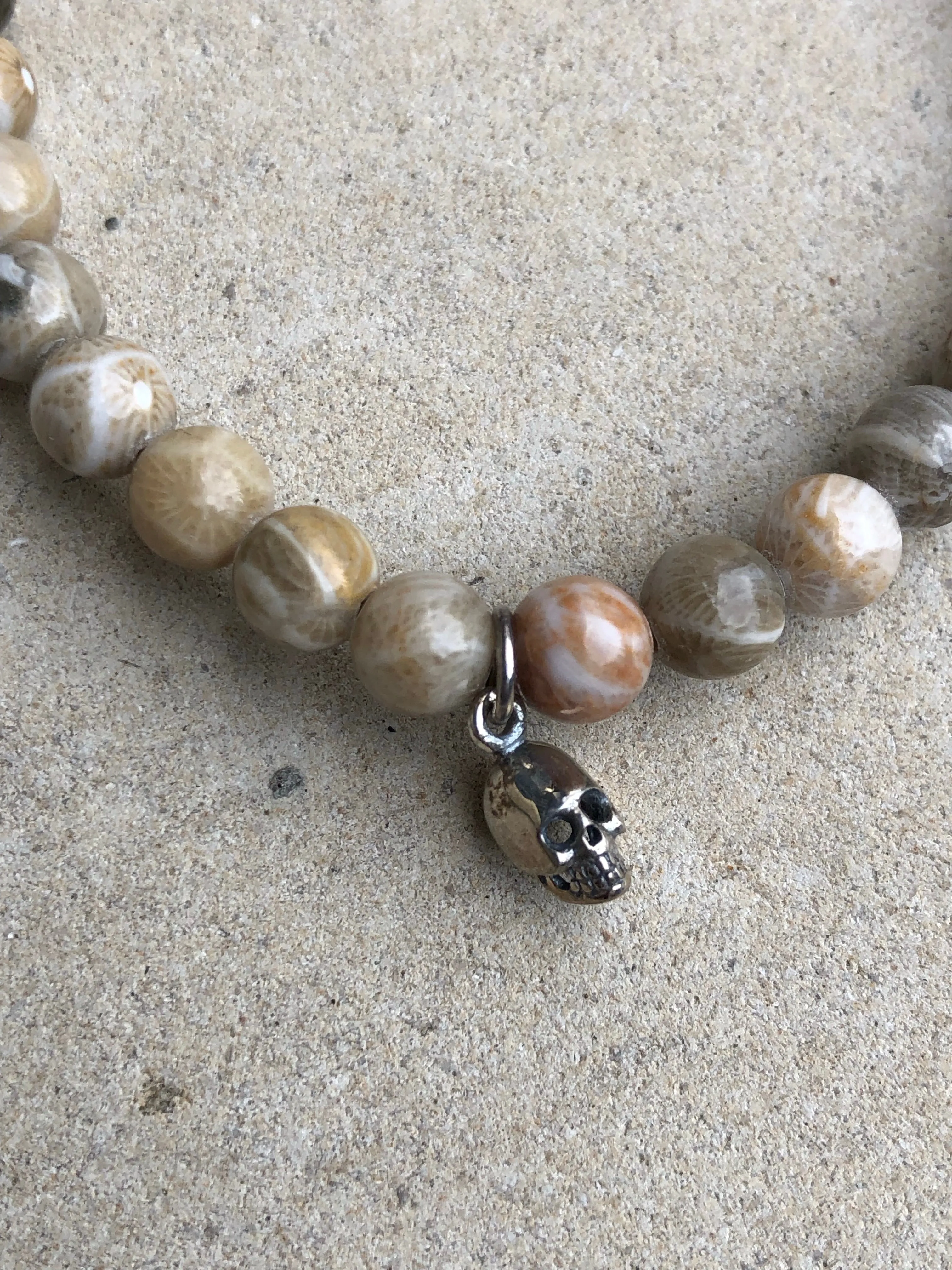 Mini Skull on Earth Grey Agate Bracelet ~ Homme