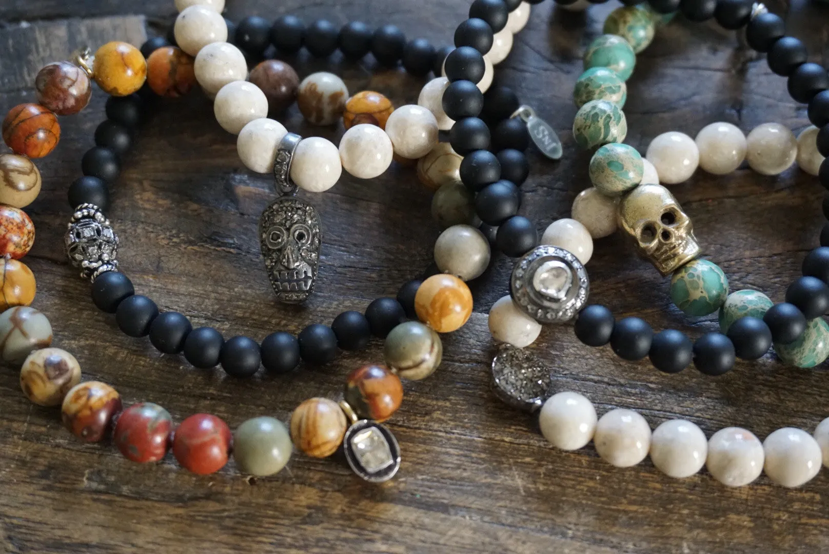 Mini Skull on Earth Grey Agate Bracelet ~ Homme