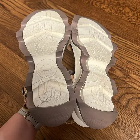 SOREL Kinetic™ Y-Strap Sandal Size 8.5