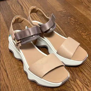 SOREL Kinetic™ Y-Strap Sandal Size 8.5