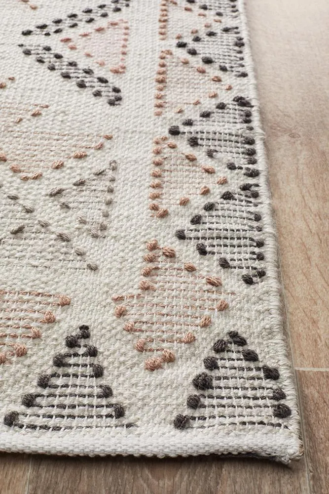 Vidya Rug white Peach