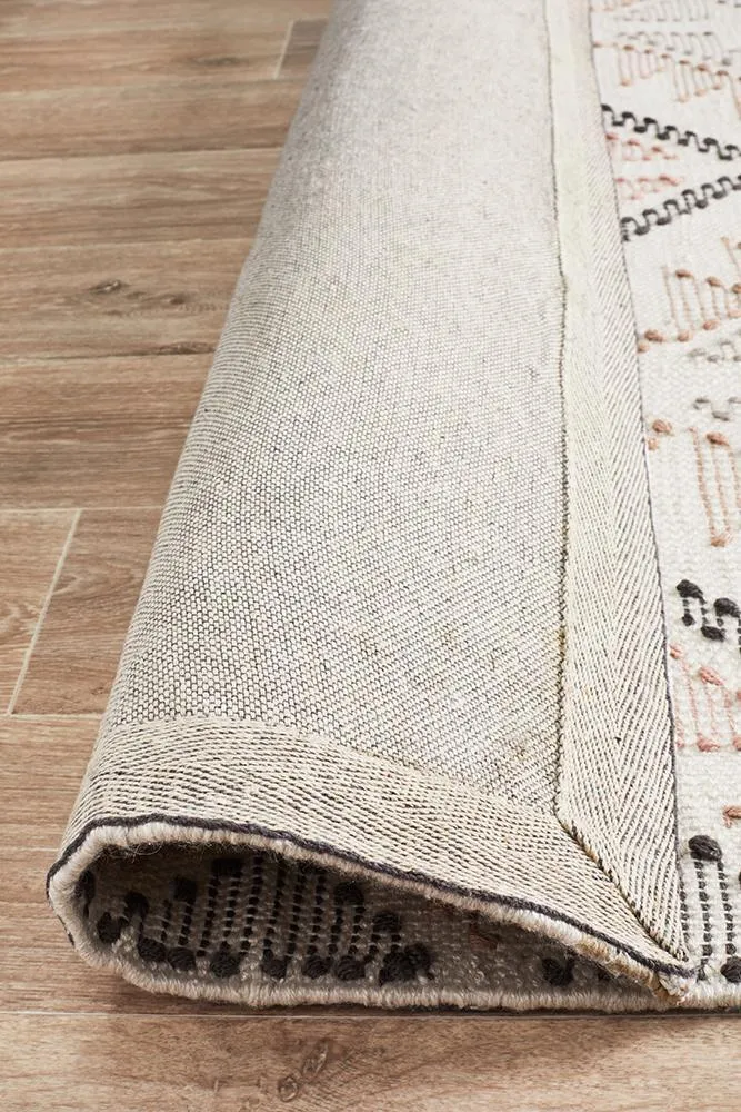 Vidya Rug white Peach