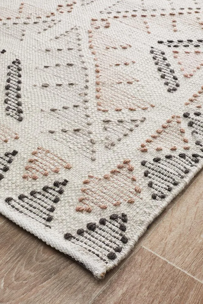 Vidya Rug white Peach