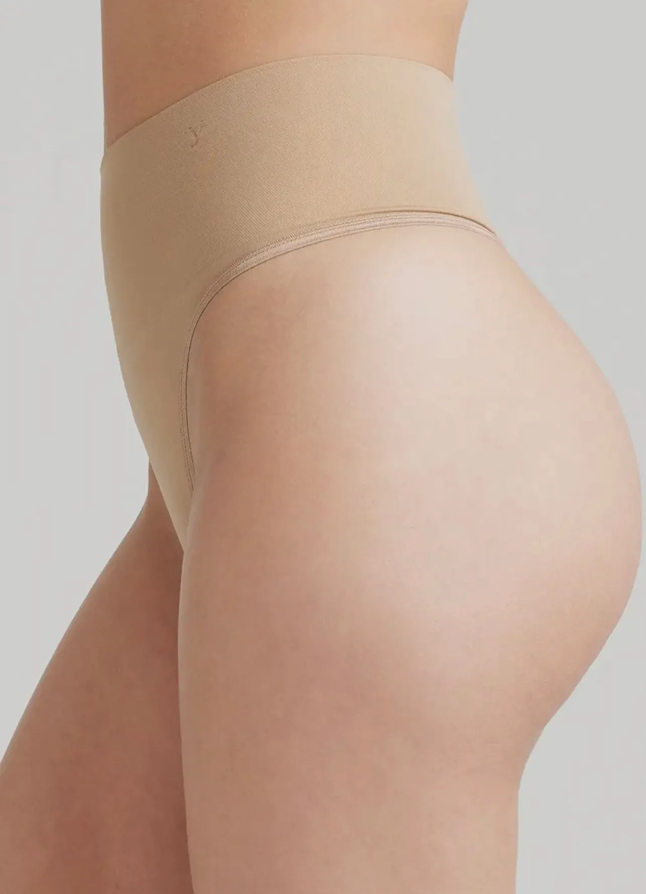 YUMMIE SHAPING THONG SEAMLESS - ALMOND